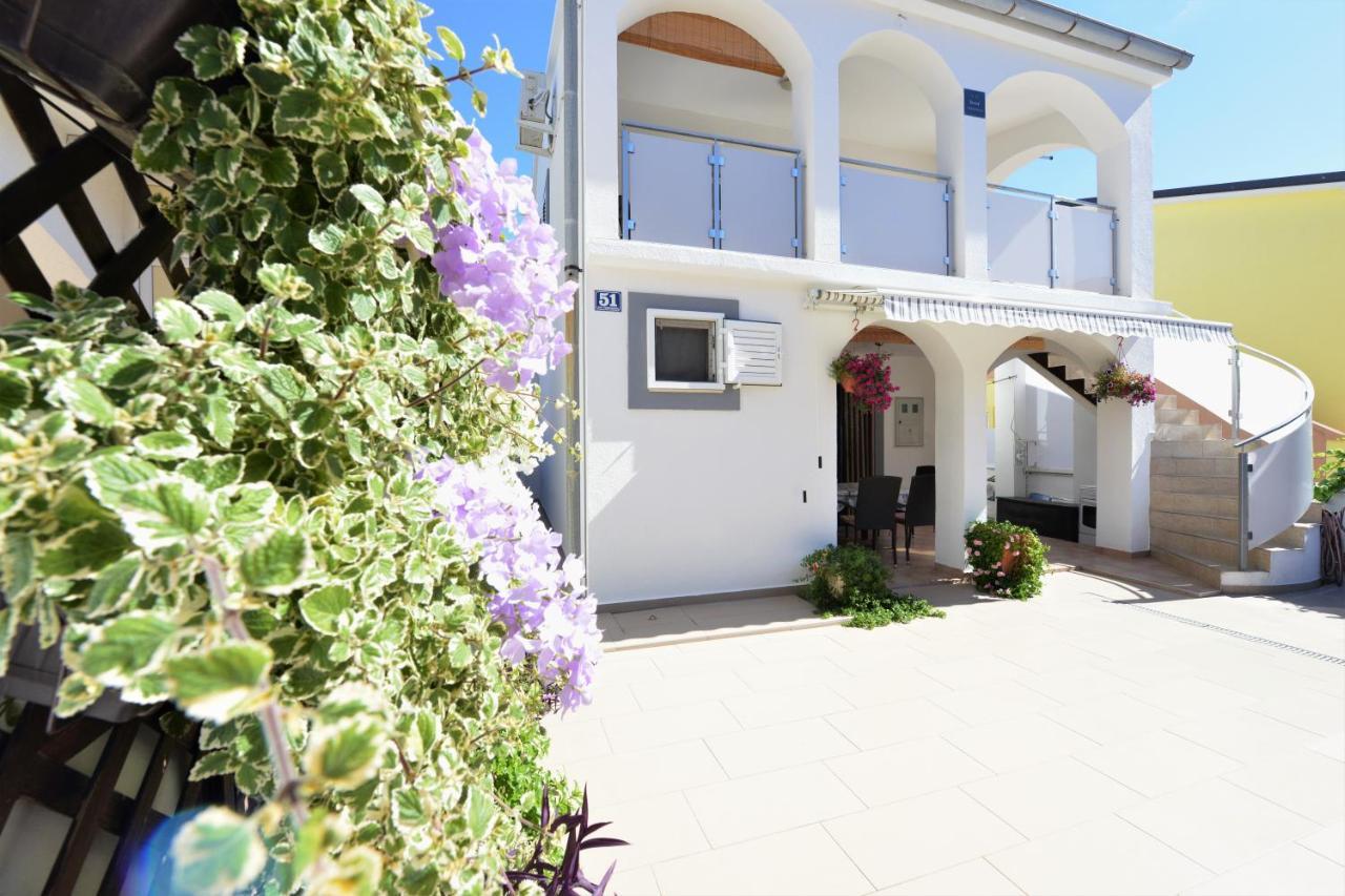 Apartment Lavender Vir Exterior photo