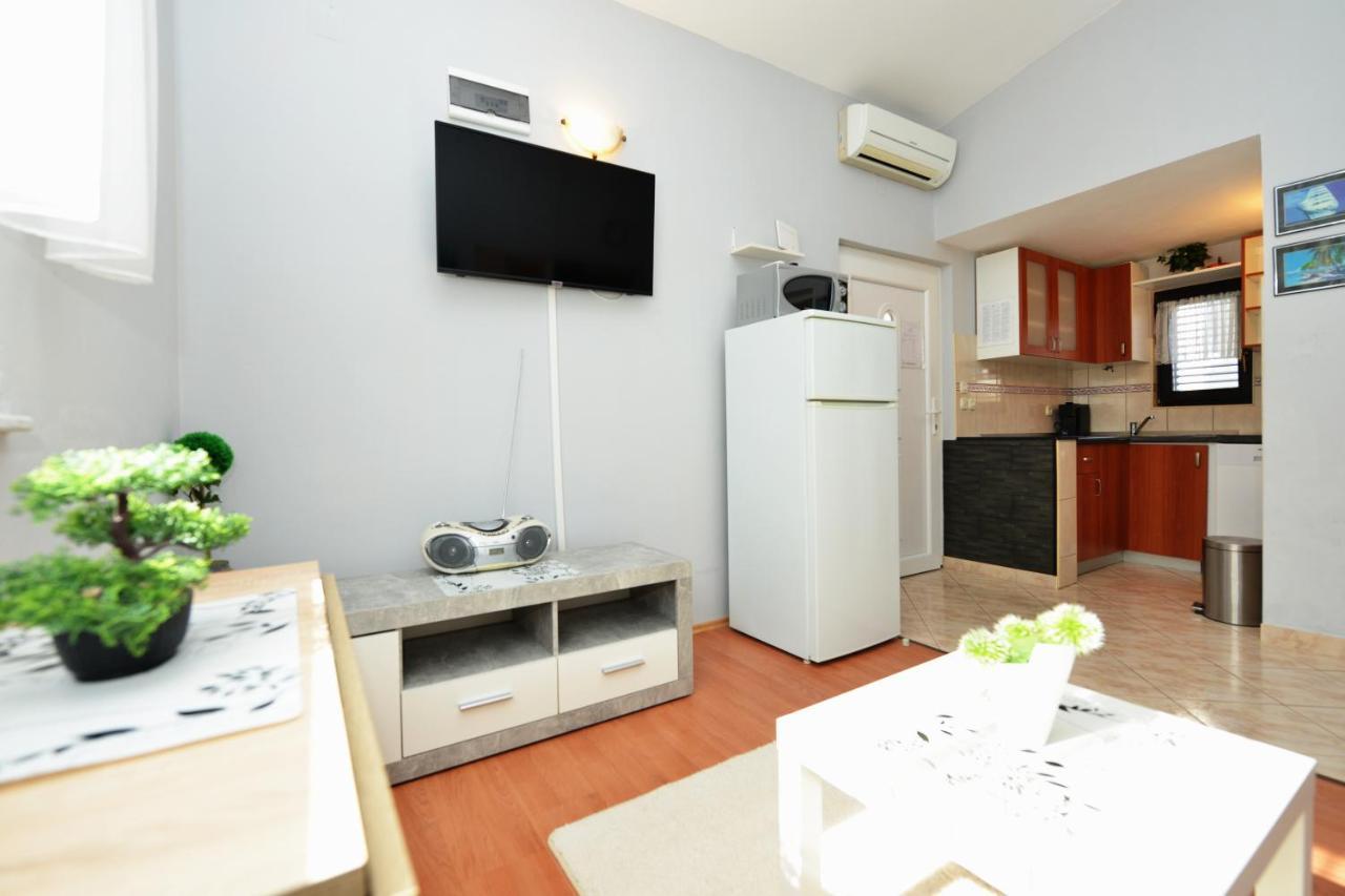 Apartment Lavender Vir Exterior photo