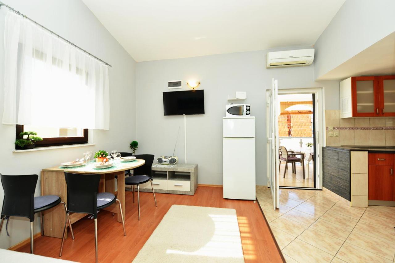Apartment Lavender Vir Exterior photo