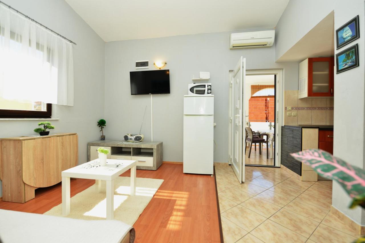 Apartment Lavender Vir Exterior photo